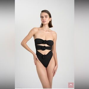 La Reveche Vesna One Piece